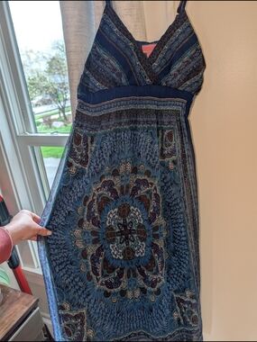 Blue Bohemian Maxi Dress with V-Neck and Medallion Print